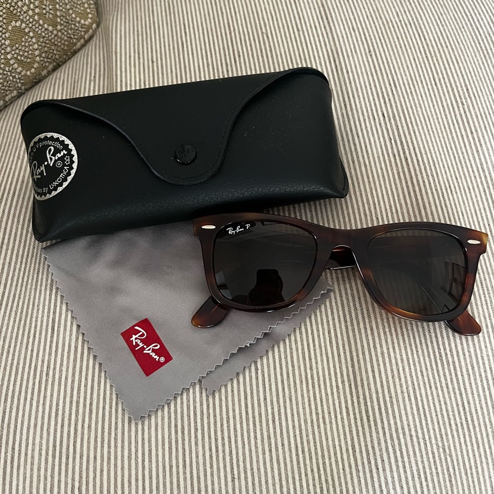 NWOT Ray-Ban Polarized Wayfarer in Tortoise